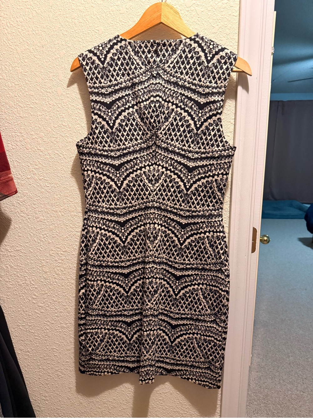 Diane Von Furstenberg Black & White Sleeveless Midi Sheath Dress - Picture 3 of 4